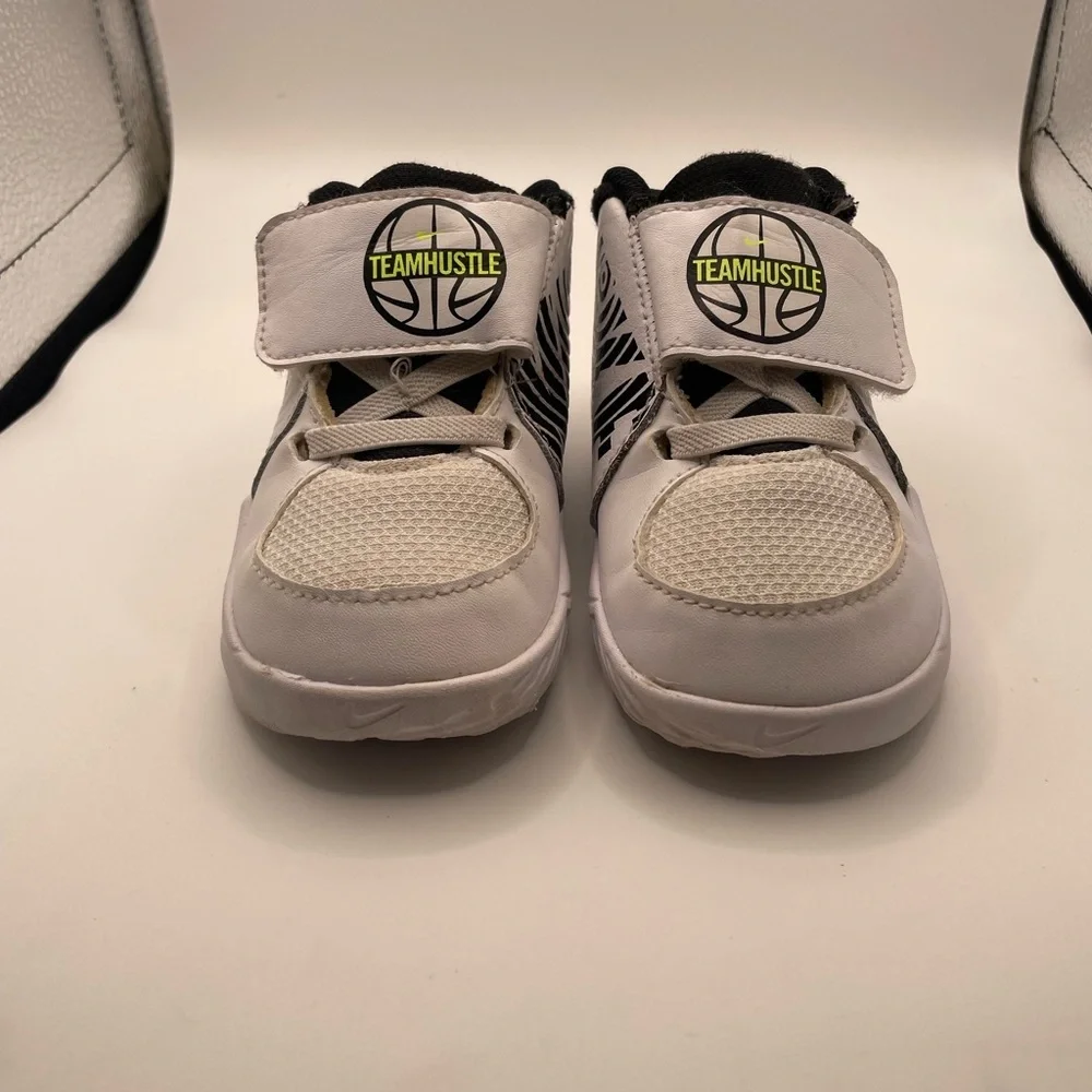 Nike Hustle boys White and Black High-Top Sneakers size 5C